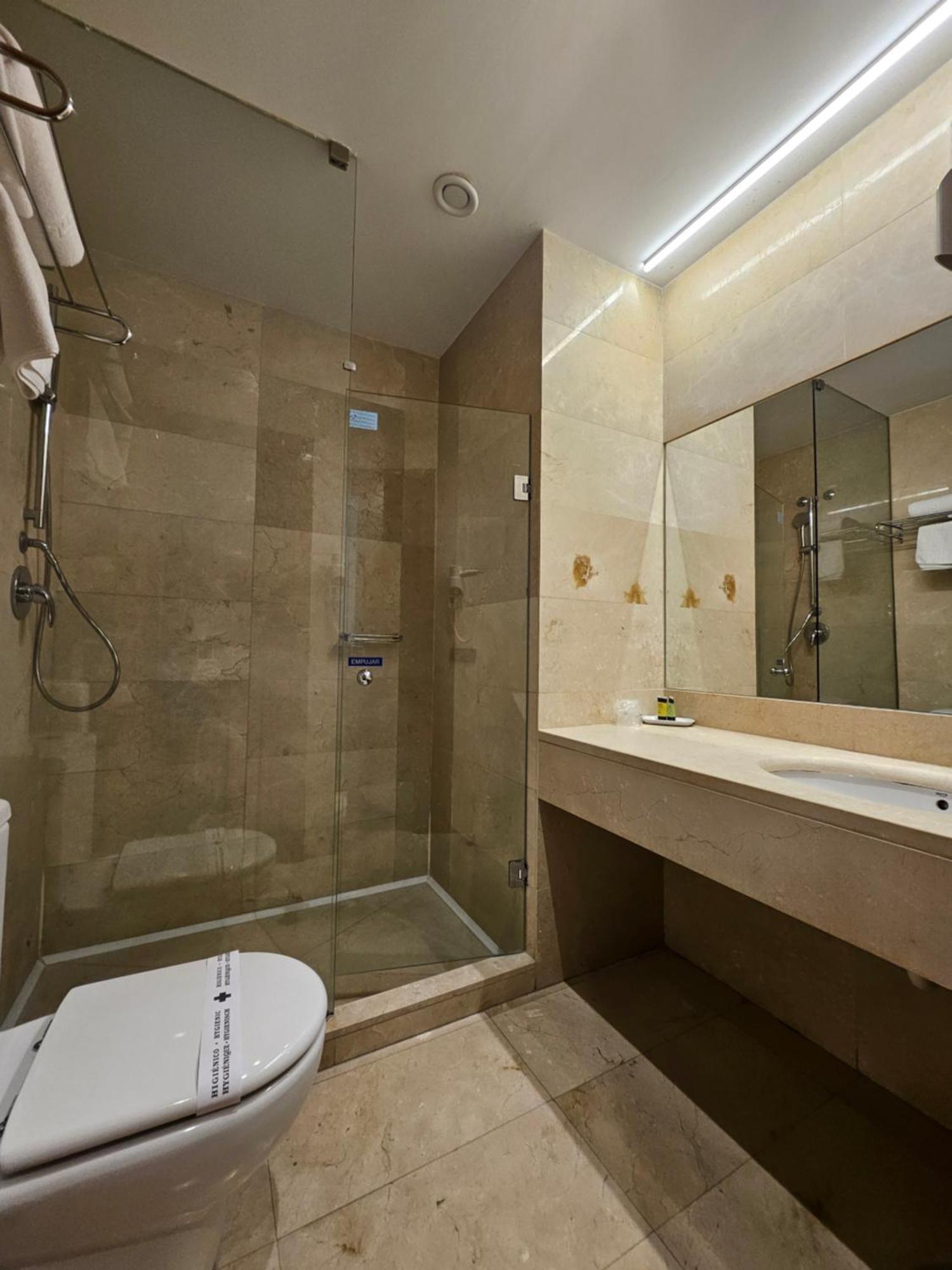 Duque De Wellington Hotel Vitoria-Gasteiz Bagian luar foto