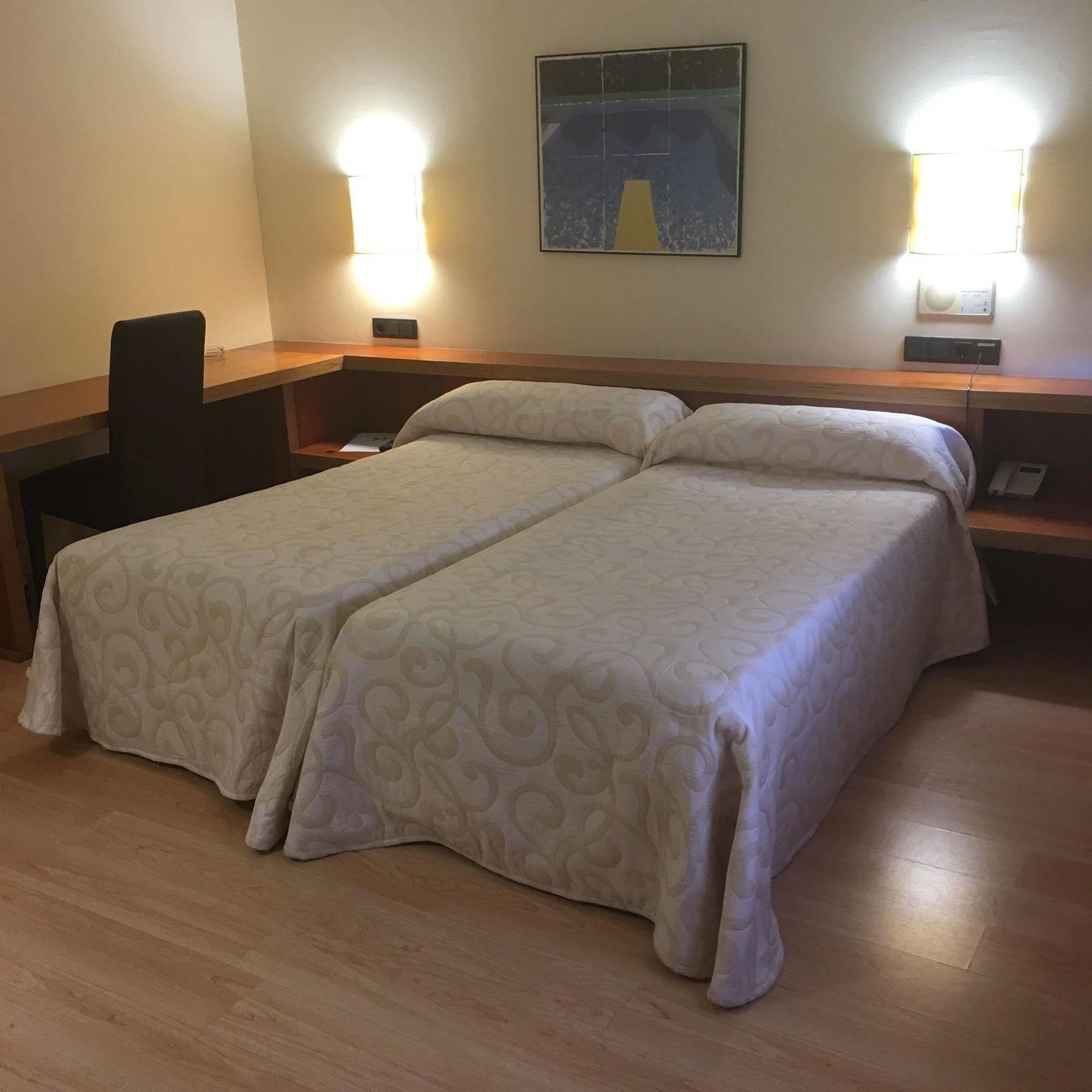 Duque De Wellington Hotel Vitoria-Gasteiz Bagian luar foto