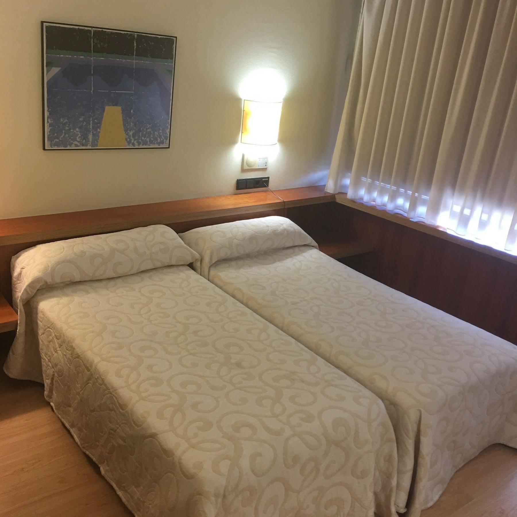 Duque De Wellington Hotel Vitoria-Gasteiz Bagian luar foto