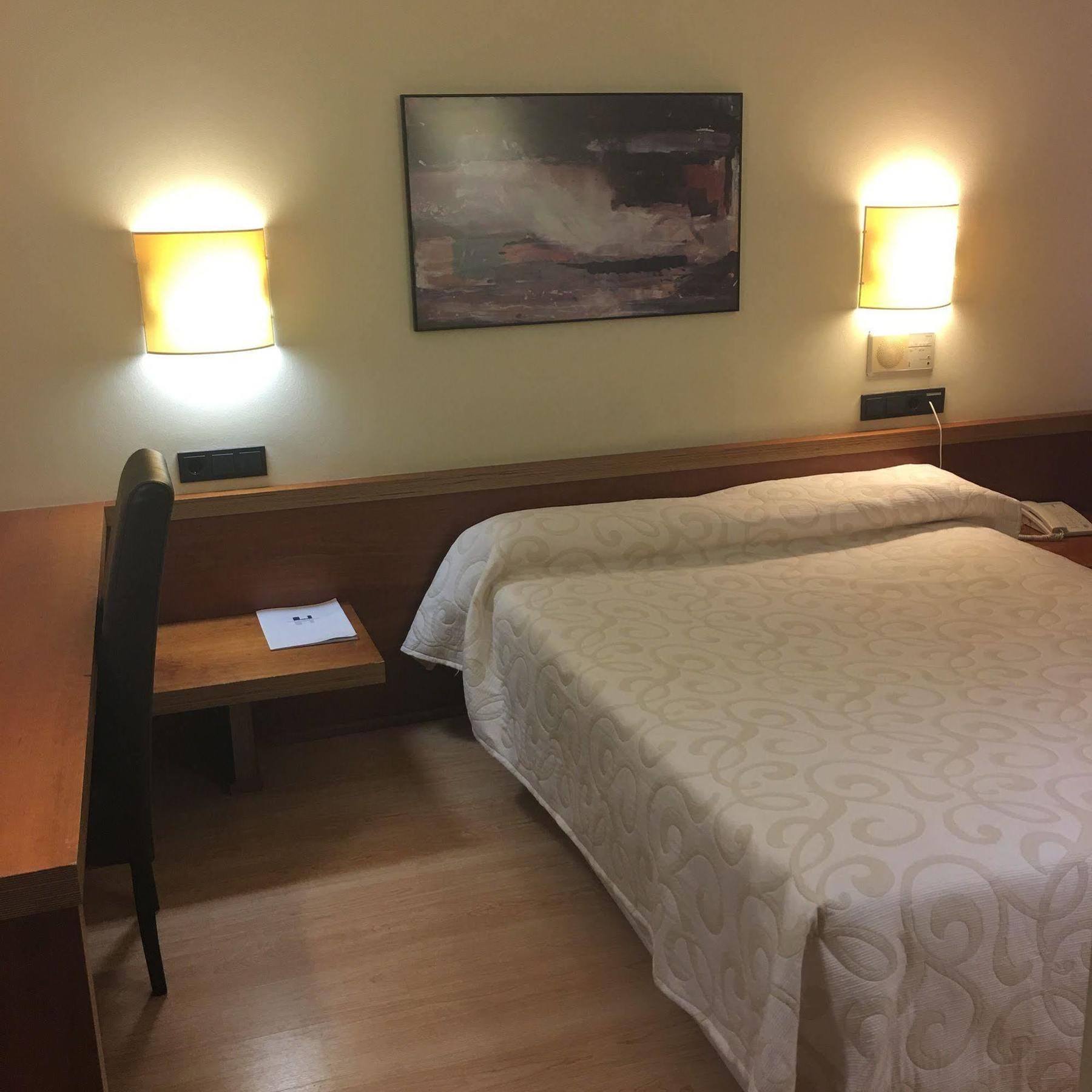 Duque De Wellington Hotel Vitoria-Gasteiz Bagian luar foto