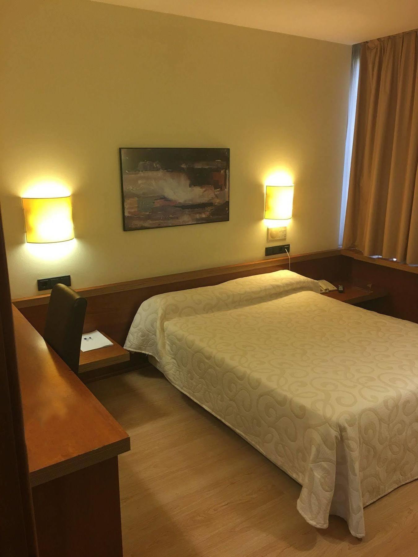 Duque De Wellington Hotel Vitoria-Gasteiz Bagian luar foto